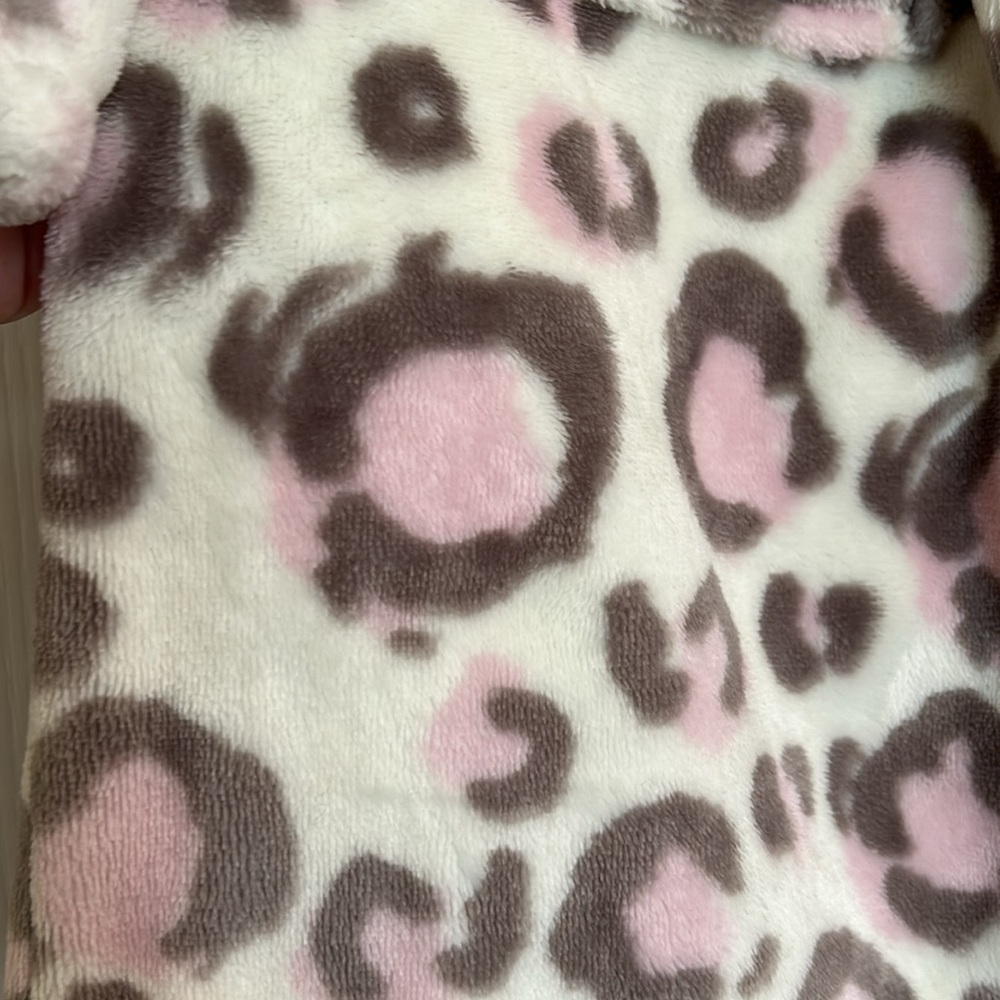 Hatley Girls “Painted Leopard’ Fleece Robe - Picture 4 of 9